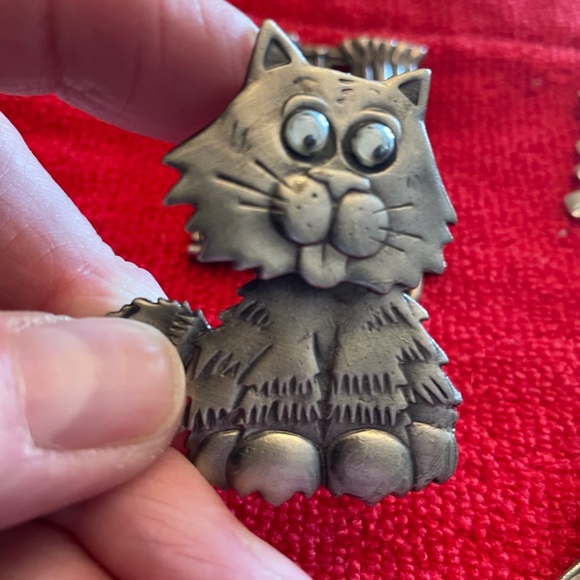 Brooches - Picture 4 of 6